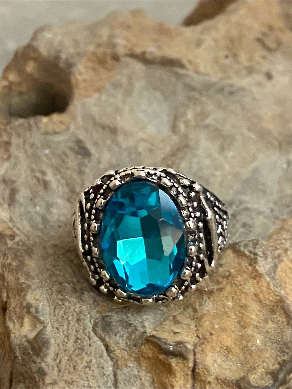 5/$10❤️❤️❤️NEW Silver Tone Zinc Alloy Faceted Acrylic Aqua Cabochon Ring